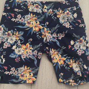 Old Navy Navy Floral Women's Shorts